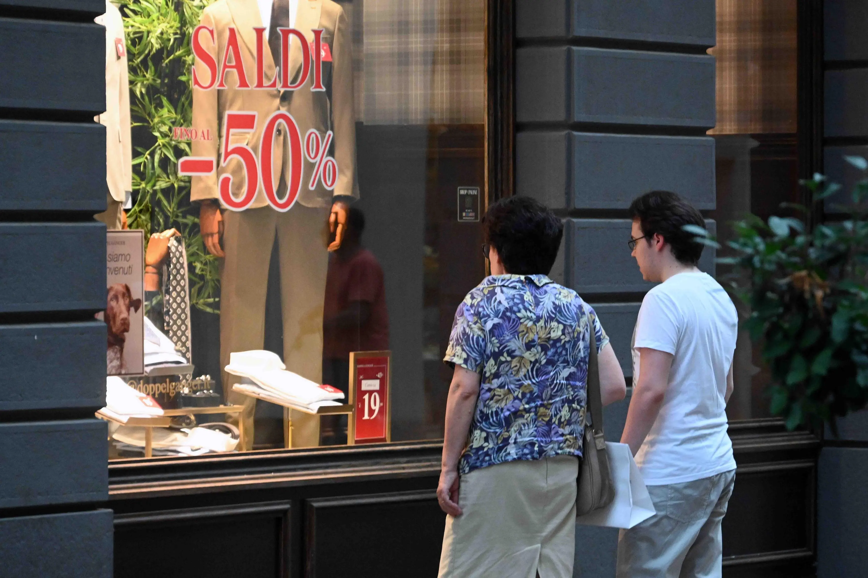 Saldi estivi sotto la pioggia