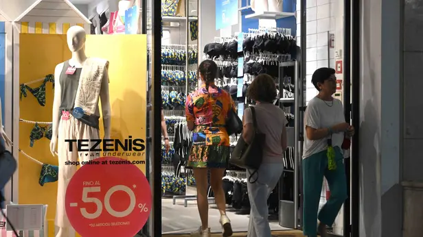 Saldi estivi sotto la pioggia