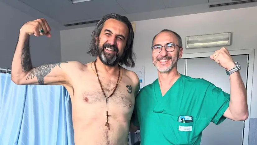 Omar Pedrini con il dottor Camillo Bertoglio - Foto dal profilo Instagram di Omar Pedrini