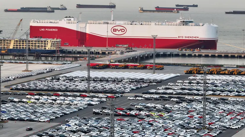 epa12059962 The brand new BYD Shenzhen ro-ro (roll-on/roll-off) ship, with 9,200 standard car parking slots, prepares for her maiden voyage to Brazil, after being loaded with over 7,000 BYD electric cars in Taicang City, Jiangsu Province, China, 27 April 2025 (issued 28 April 2025). BYD Shenzhen, powered by the latest technologies, is the world's largest ro-ro ship ever built. EPA/JI HAIXIN CHINA OUT