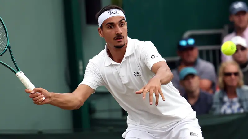 Lorenzo Sonego in campo - Foto Ansa/Epa/Neil Hall © www.giornaledibrescia.it