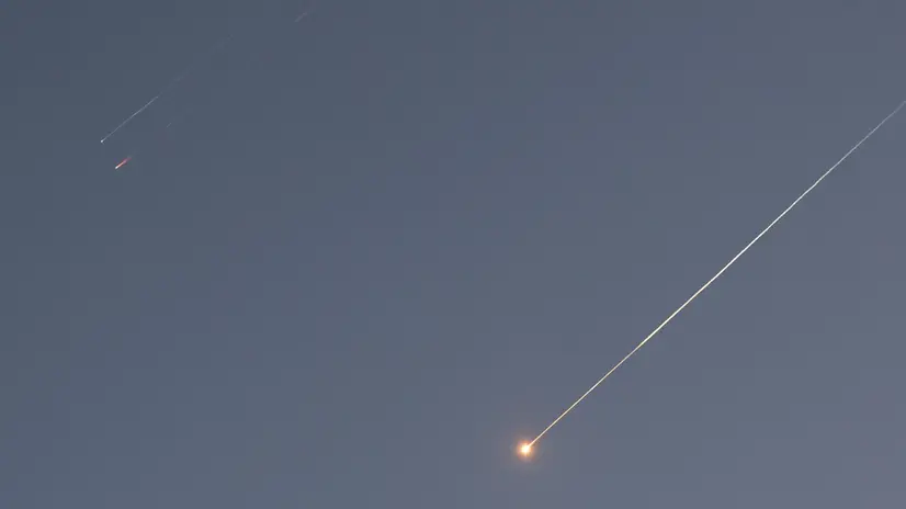epa12174469 A ballistic missile in the sky above Jerusalem, Israel, 14 June 2025. An Israeli Defense Forces (IDF) spokesperson said Iran launched a wave of ballistic missiles toward Israel, and according to emergency service Magen David Adom (MDA), 41 people were injured, including two in critical condition. EPA/ABIR SULTAN