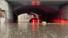 Un'auto rimasta bloccata nel sottopasso di via Corsica a Brescia - Foto d'archivio Ansa © www.giornaledibrescia.it