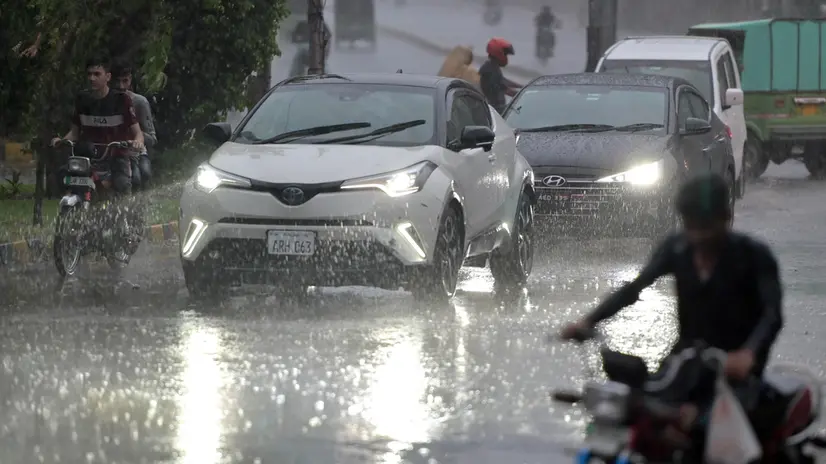epa12205011 Vehicles drive amid rainfall in Lahore, Pakistan, 29 June 2025. Heavy monsoon rains have lashed various parts of the country, bringing much-needed relief from the heat but also triggering warnings of urban flooding, flash floods, and windstorms. Authorities have advised the public to stay cautious as thunderstorms, lightning, and strong winds pose risks to life and property. The downpours are expected to continue over the weekend, with potential disruptions in low-lying and vulnerable areas. EPA/A. HUSSAIN