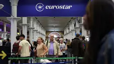 epa11497101 Rail passengers queue up at Eurostar rail terminal at St. Pancras International station in London, Britain, 26 July 2024. Eurostar has cancelled some trains from London to Paris due to arson attacks on the French rail network. Cancellations may continue into the weekend. France's high speed rail network TGV was severely disrupted on 26 July following a 'massive attack', according to French train operator SNCF, just hours before the opening ceremony of the Paris 2024 Olympic games. EPA/ANDY RAIN