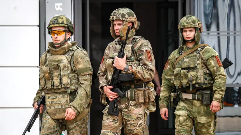 epa10800104 Russian soldiers attend the International Military-Technical Forum 'Army-2023' held at the Patriot Park in Kubinka, outside Moscow, Russia, 14 August 2023. The International Military-Technical Forum 'Army-2023' is held from 14 to 20 August 2023 at Patriot Expo, Kubinka Air Base and Alabino military training grounds. EPA/YURI KOCHETKOV