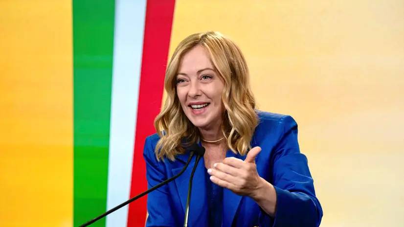 "Il centrodestra è formato da forze politiche diverse, su alcune questioni ci sono sensibilità diverse: penso sia normale altrimenti saremmo un partito unico ma è la ragione per cui abbiamo deciso di stilare un programma e la ragione per cui io penso che sarebbe utile per tutti" concentrarsi "sulle priorità indicate nel programma su cui siamo tutti d'accordo, la cittadinanza non è tra queste". Lo afferma la presidente del Consiglio Giorgia Meloni intervenendo al Forum in Masseria a proposito dello Ius Scholae proposto da Fi. ANSA/UFFICIO STAMPA PALAZZO CHIGI/FILIPPO ATTILI +++FOTO DIFFUSA DALL'UFFICIO STAMPA - USARE SOLO PER ILLUSTRARE OGGI LA NOTIZIA INDICATA NEL TITOLO - NON ARCHIVIARE - NON VENDERE - NON USARE PER FINI NON GIORNALISTICI - NPK+++