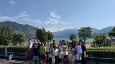 Il gruppo di ragazzi e madri ucraine - © www.giornaledibrescia.it