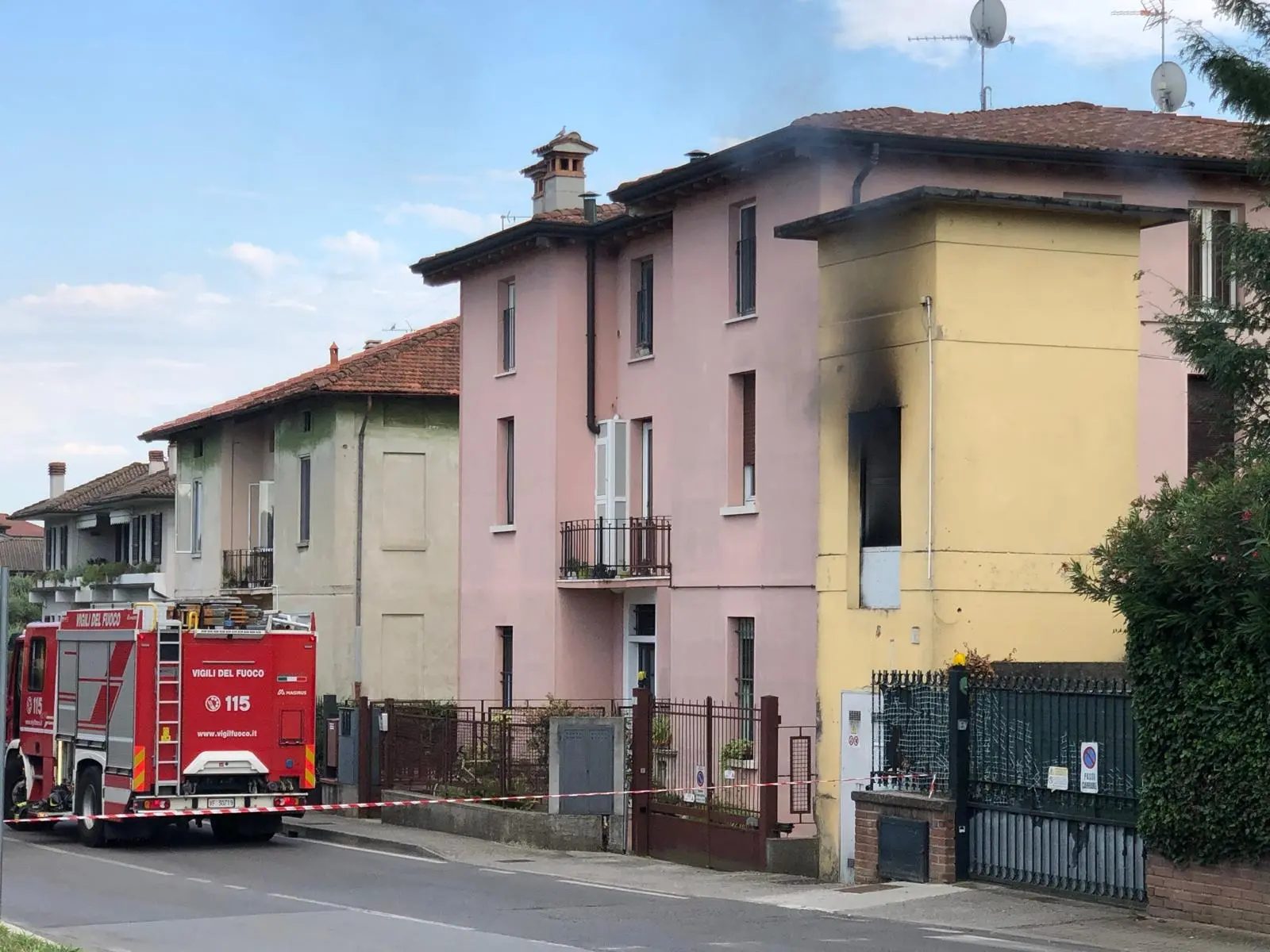 San Zeno, a fuoco una cabina dell'Enel