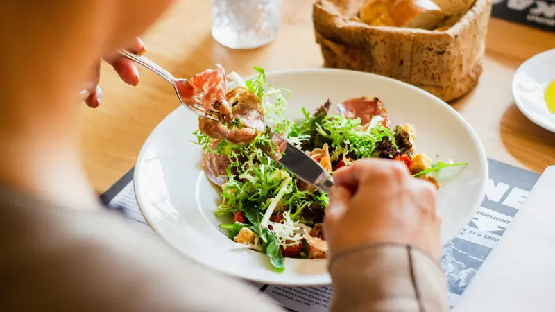 Il digiuno prevede l’alternanza di fasi di digiuno a fasi di alimentazione