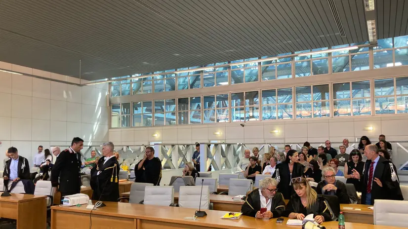 L'aula del processo bis al Tribunale di Ancona per la strage della discoteca Lanterna a Corinaldo (Ancona) in cui morirono nella notte tra il 7 e l'8 dicembre 2018 cinque minorenni e una mamma di 39 anni, 17 giugno 2024. ANSA / Marina Verdenelli