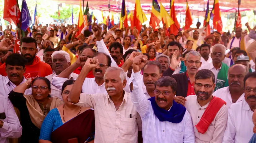 epa11157132 Farmers and activists from different organizations and trade unions shouts slogans against Indian Prime Minister Narendra Modi of Bharatiya Jan at a Party (BJP) during a protest in support of farmers strike 'Gramin Bharat Bandh' called by Samyukta Kisan Morcha (SKM), in Bangalore, India, 16 February 2024. The protesters are demanding a law guaranteeing minimum support price (MSP) for their produce. EPA/JAGADEESH NV