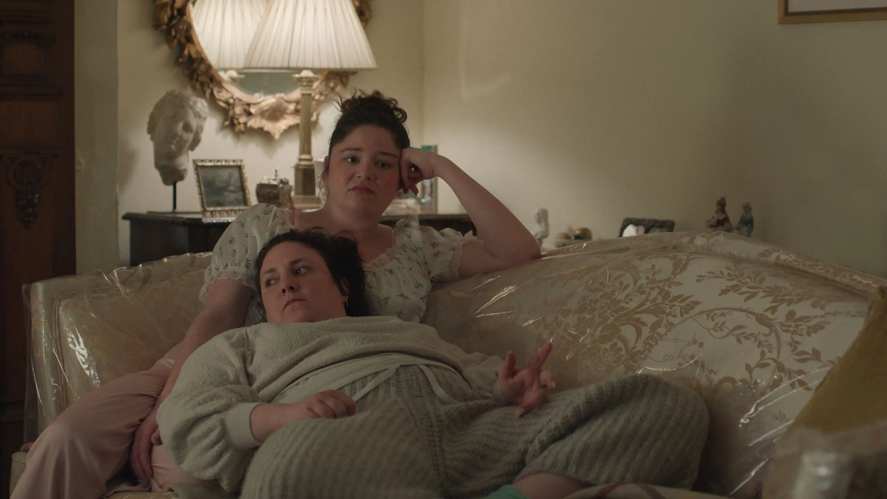 Le prime immagini di «Too much» di Lena Dunham