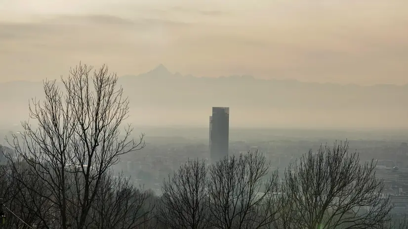 Peggiora la qualità dell'aria a Torino, scattano nuove limitazionoi, 5 dicembre 2024 ANSA/JESSICA PASQUALON