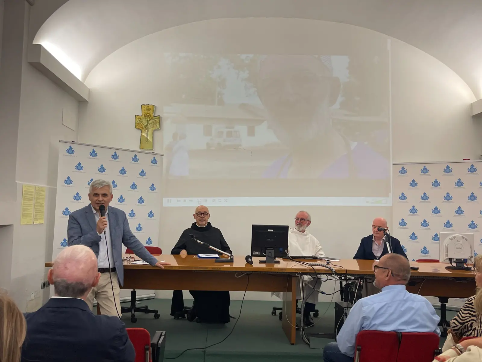 Al Fatebenefratelli l'abbraccio a fra Fiorenzo Priuli