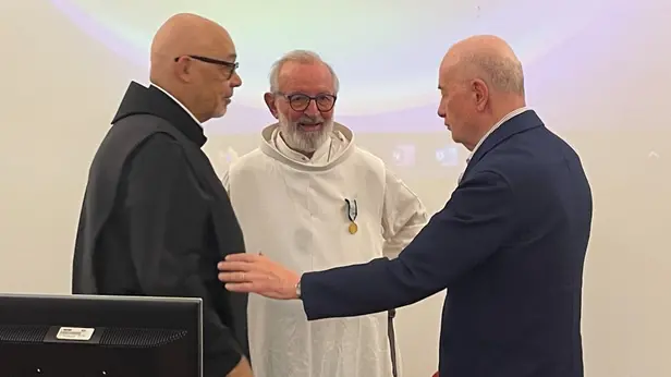 Al Fatebenefratelli l'abbraccio a fra Fiorenzo Priuli