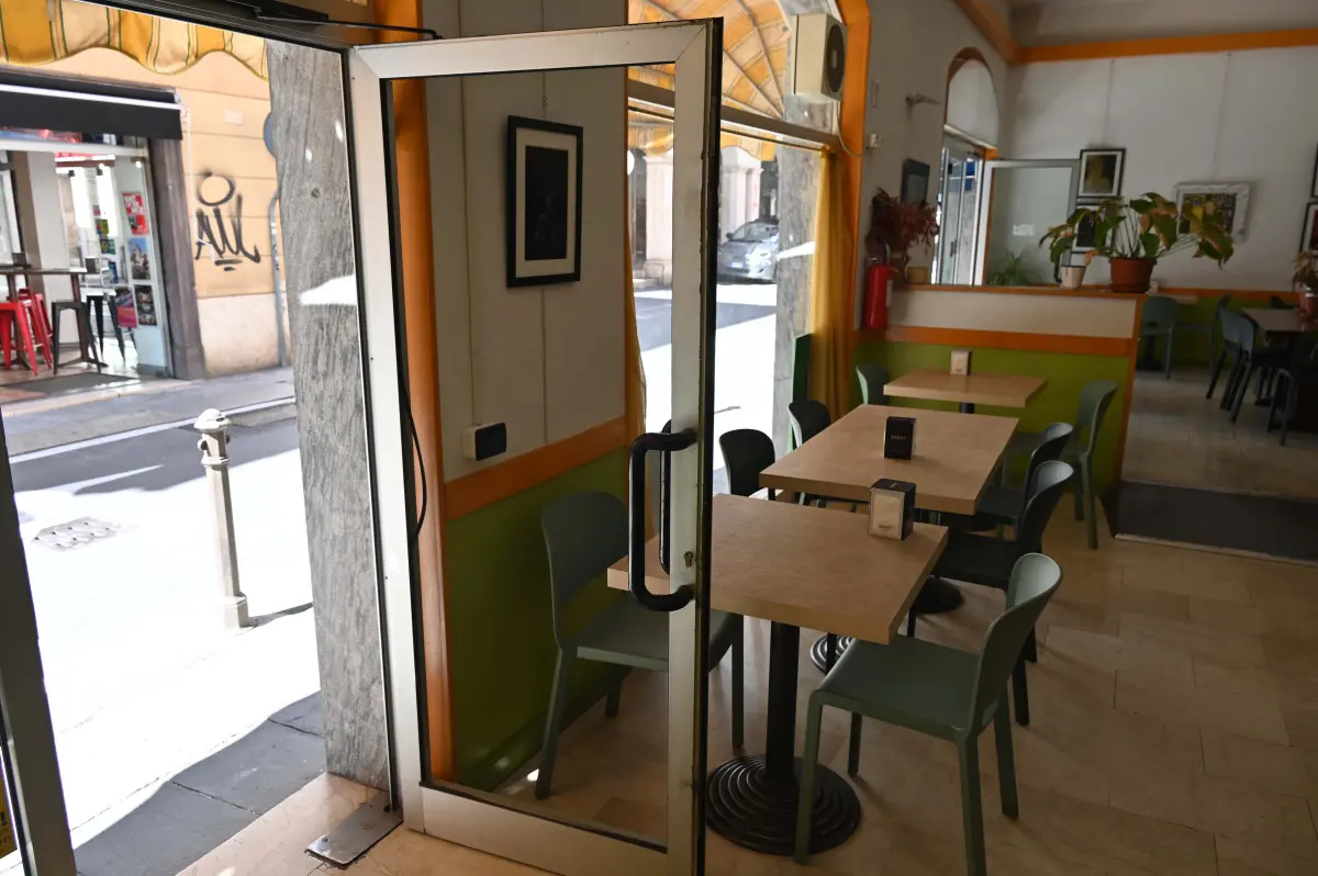 La spaccata al locale di via Moretto