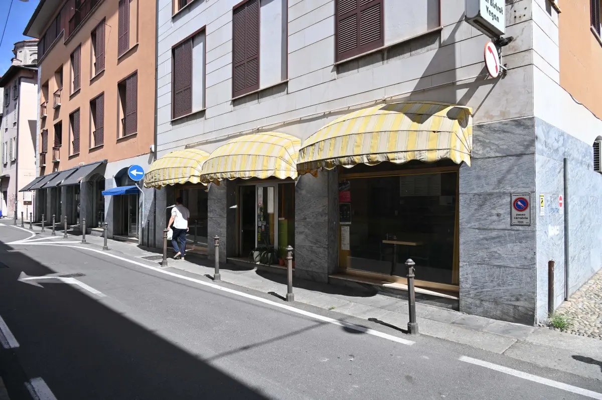 La spaccata al locale di via Moretto