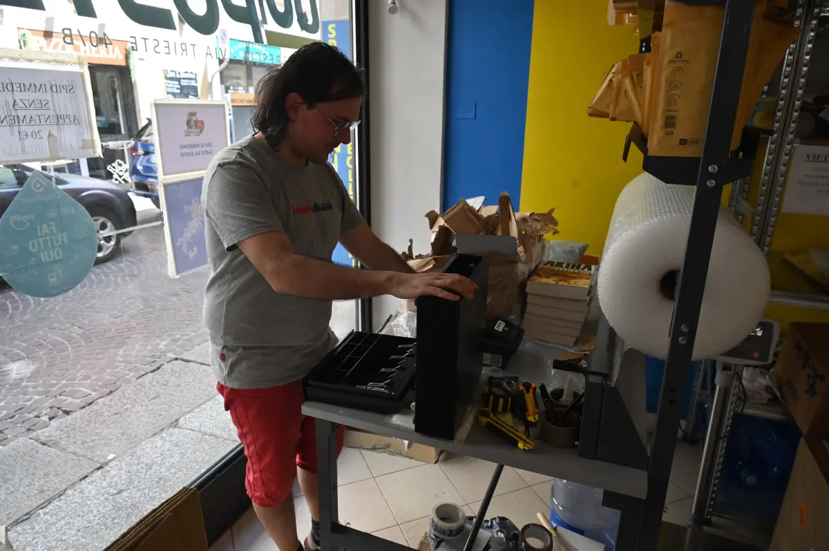 La spaccata in via Trieste