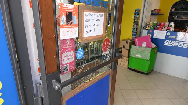 La spaccata in via Trieste