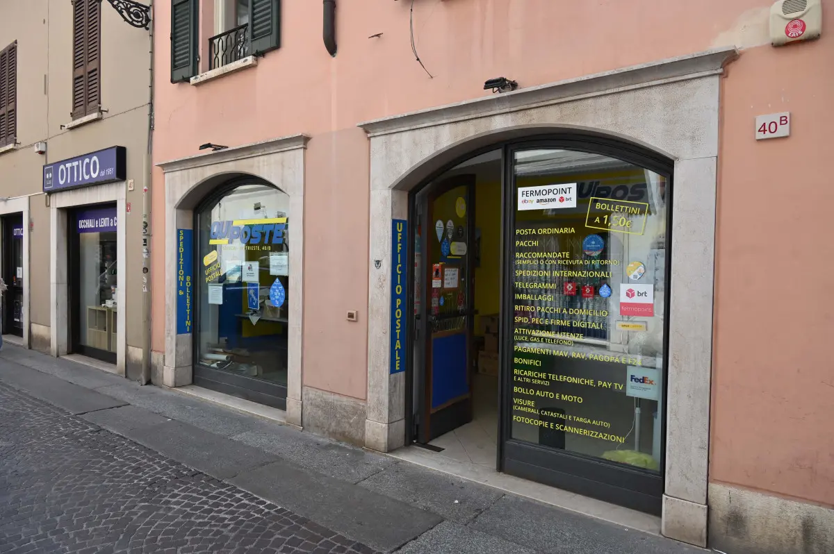 La spaccata in via Trieste