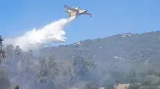 Incendio a Costa Rei, interviene il Canadair