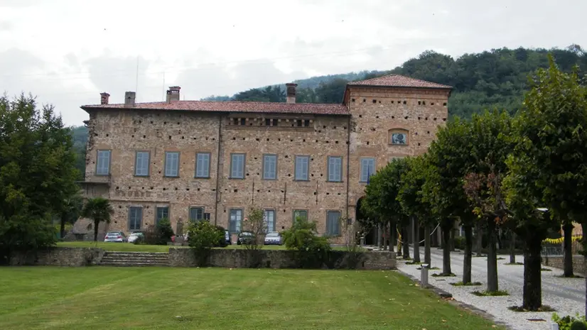 Il municipio di Adro - © www.giornaledibrescia.it