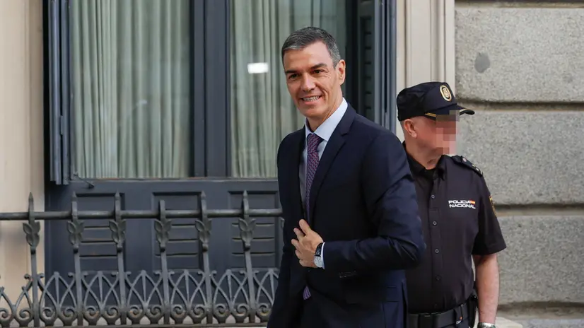 epa12225961 Spanish Prime Minister Pedro Sanchez smiles upon his arrival to attend the weekly plenary session at the Congress of Deputies in Madrid, Spain, 09 July 2025. Spanish Prime Minister, Pedro Sanchez is to launch a new anti-corruption measures package to deal with a crisis that affects ruling Socialist Party and he is to inform on lastest NATO summit. EPA/Mariscal ATTENTION - IMAGE PIXELLATED AT SOURCE
