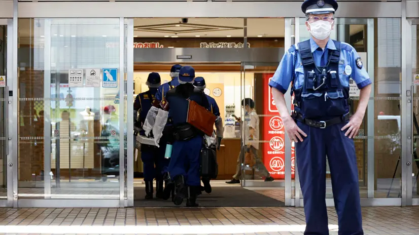 epa12207546 Police investigation team officers enter the Sunshine City commercial facility in Tokyo, Japan, 01 July 2025. A law office employee had been stabbed with a knife on the 31st floor of Sunshine City, a commercial facility in Tokyo. According to the Sugamo Police Department, a man in his 30s was stabbed in the neck and other parts of his body and taken to the hospital, where he died shortly afterward. EPA/FRANCK ROBICHON