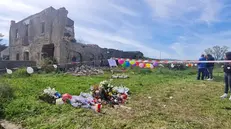 Il tributo della città per l'ultimo saluto a Patrick Zola e Ythan Romano di 15 e 14 anni, morti il giorno di Pasquetta per il crollo del tetto di un immobile diroccato, a Nuoro 5 aprile 2024 ANSA/ Maria Giovanna Fossati