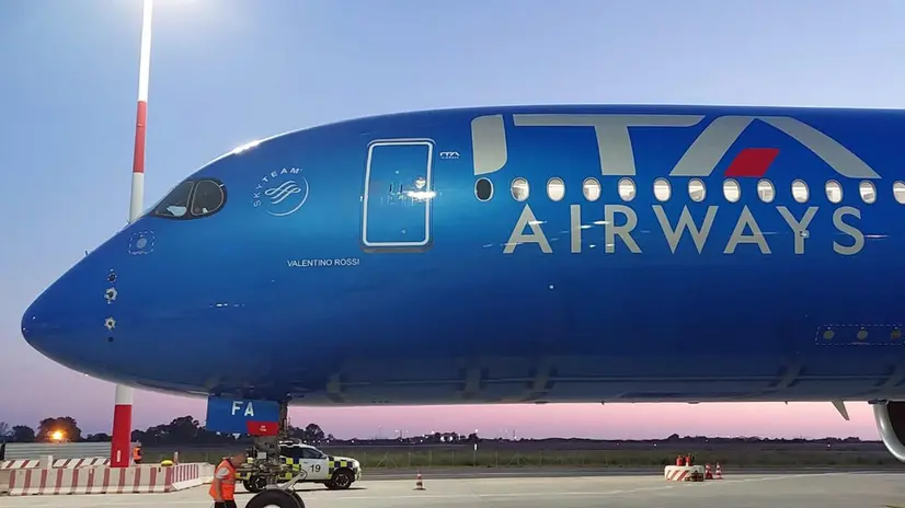Ita: arrivato all'aeroporto di Fiumicino il primo airbus A-350; l'"ammiraglia della compagnia e dedicata al campione di motociclismo Valentino Rossi". Foto concesse da Ita Airways