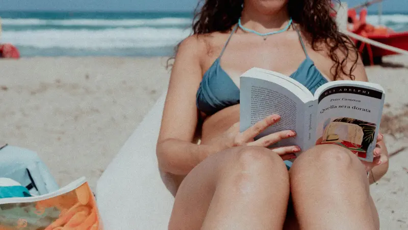 Una lettura in spiaggia