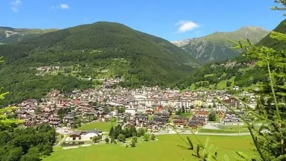 Una veduta di Vezza d'Oglio in Val Grande - © www.giornaledibrescia.it