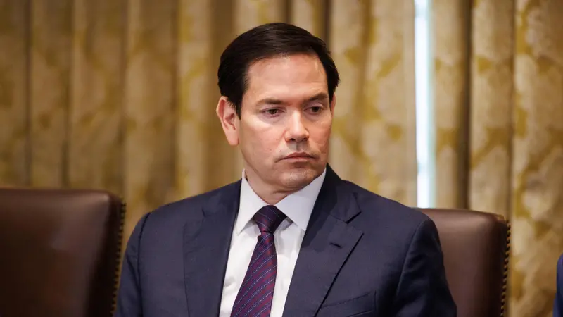 epa12225319 US Secretary of State Marco Rubio participates in a cabinet meeting in the Cabinet Room of the White House in Washington, DC, USA, 08 July 2025. EPA/AARON SCHWARTZ / POOL