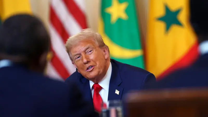 epa12227697 US President Donald Trump during a meeting with African leaders at the White House, Washington, DC, USA, 09 July 2025. President Trump is meeting with the leaders of Gabon, Guinea-Bissau, Liberia, Mauritania and Senegal at the White House to discuss trade. EPA/WILL OLIVER / POOL POOL