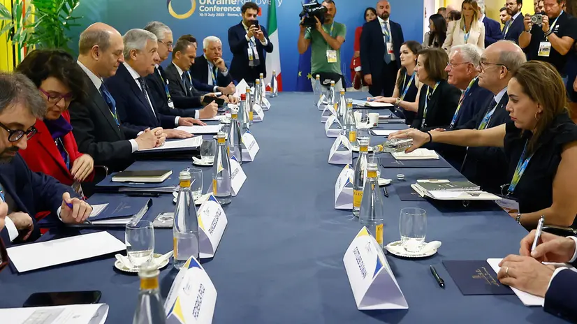 Il ministro degli Esteri Antonio Tajani incontra l’Inviato speciale USA per l’Ucraina, Gen. Keith Kellogg, durante la Conferenza per la Ricostruzione dell’Ucraina, presso il Centro congressi La nuvola, Roma, 10 luglio 2025, ANSA/VINCENZO LIVIERI