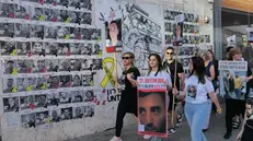 epa12227592 Families and supporters of Israeli hostages held by Hamas in Gaza, and released hostages take part in a march calling for the release of the remaining hostages, in Tel Aviv, Israel , 09 July 2025. According to the Israeli military, around 50 Israeli hostages remain in captivity in the Gaza Strip, of whom up to 20 are believed to be alive. EPA/ABIR SULTAN