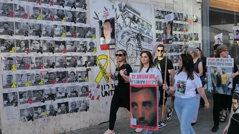 epa12227592 Families and supporters of Israeli hostages held by Hamas in Gaza, and released hostages take part in a march calling for the release of the remaining hostages, in Tel Aviv, Israel , 09 July 2025. According to the Israeli military, around 50 Israeli hostages remain in captivity in the Gaza Strip, of whom up to 20 are believed to be alive. EPA/ABIR SULTAN
