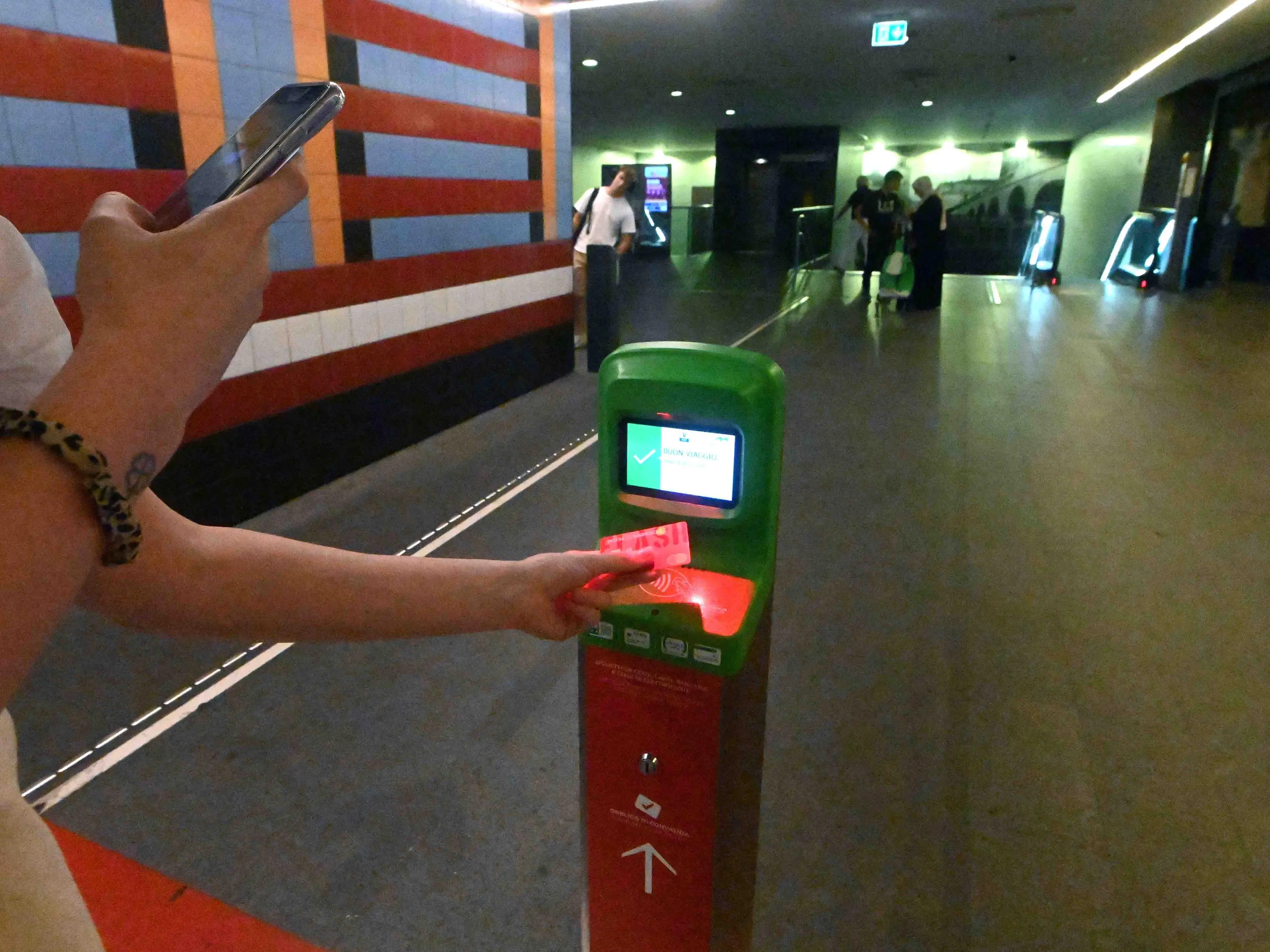 Su metro e bus arrivano i biglietti con qr code
