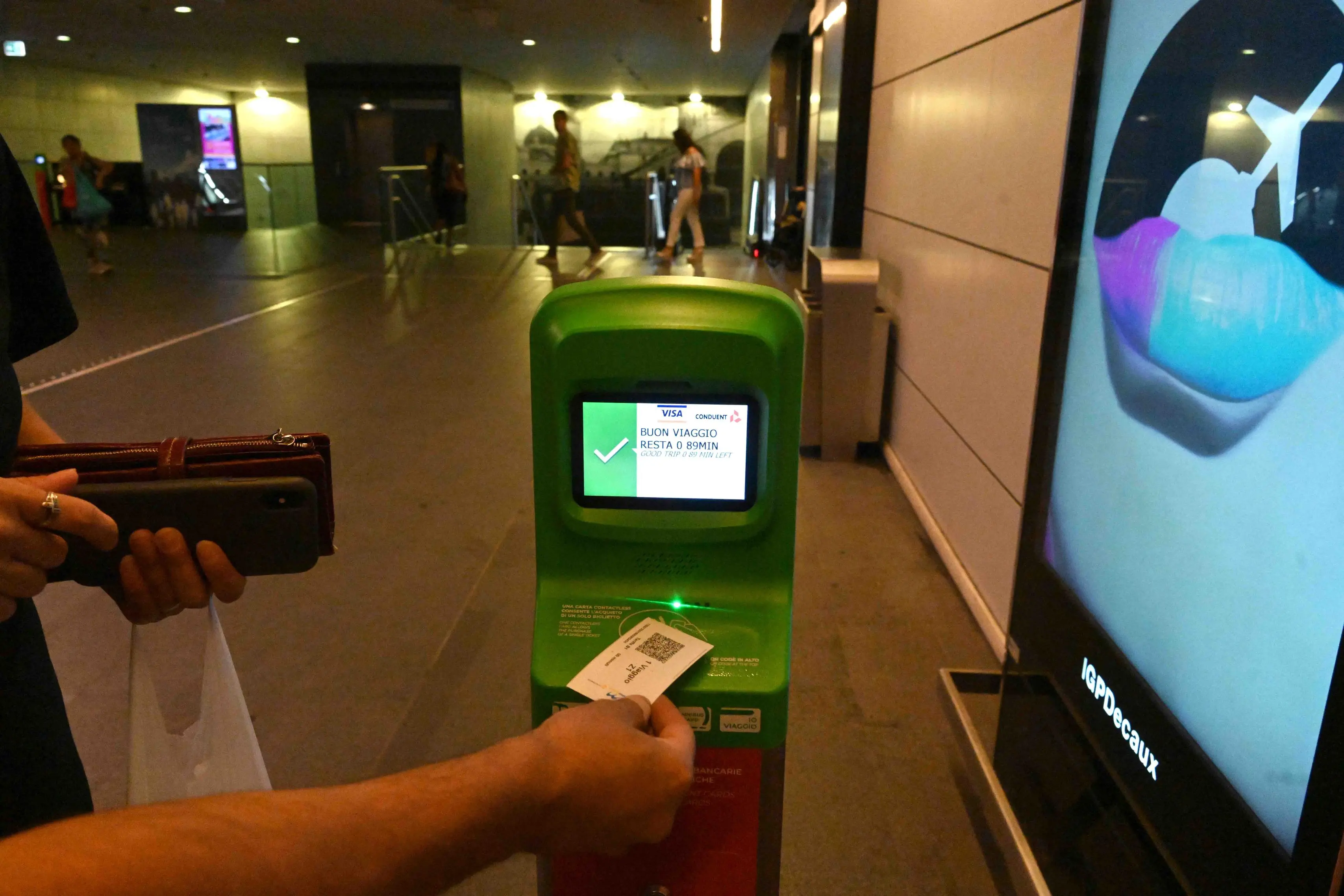 Su metro e bus arrivano i biglietti con qr code