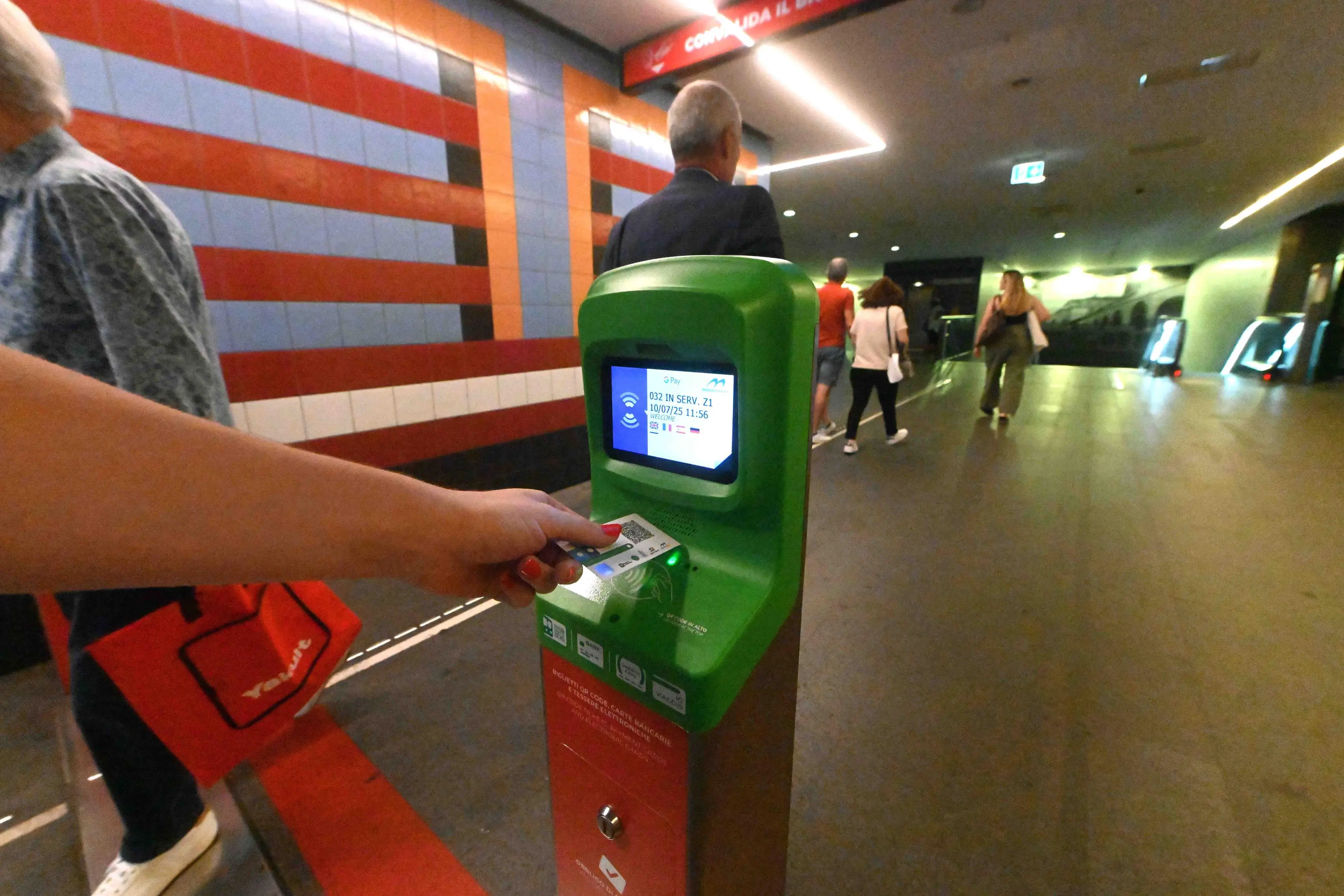 Su metro e bus arrivano i biglietti con qr code