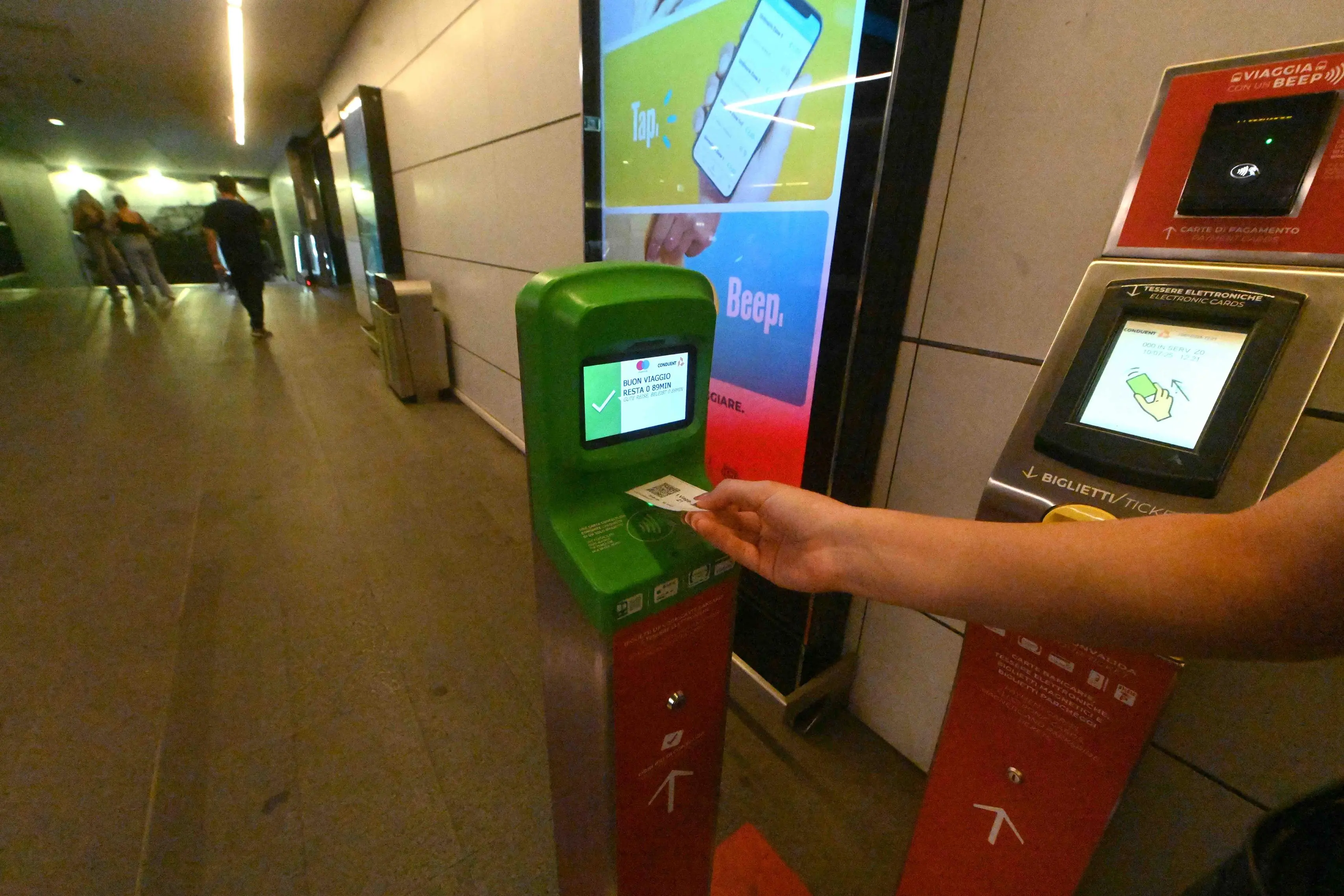 Su metro e bus arrivano i biglietti con qr code