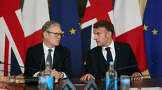 epa12228565 British Prime Minister Keir Starmer (L) and French President Emmanuel Macron (R) speak during a UK-France Summit at 10 Downing Street in London, Britain, 10 July 2025. President Macron and his wife Brigitte are on a three-day state visit to Britain. EPA/ANDY RAIN / POOL