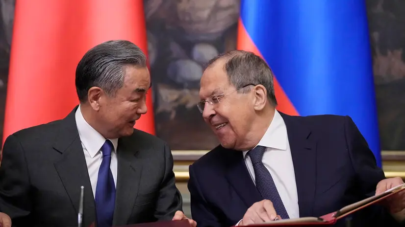 epa12002848 Russian Foreign Minister Sergei Lavrov (R) and Chinese Foreign Minister Wang Yi attend a signing ceremony following their talks in Moscow, Russia, 01 April 2025. China's foreing minister is on a three-day working visit to Russia. EPA/PAVEL BEDNYAKOV / POOL