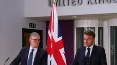 epa12229781 French President Emmanuel Macron (R) and British Prime Minister Keir Starmer (L) attend a press conference during a joint military visit in Northwood, a suburb of London, Britain, 10 July 2025. President Macron is on a three-day state visit to Britain. EPA/TOM SKIPP / POOL