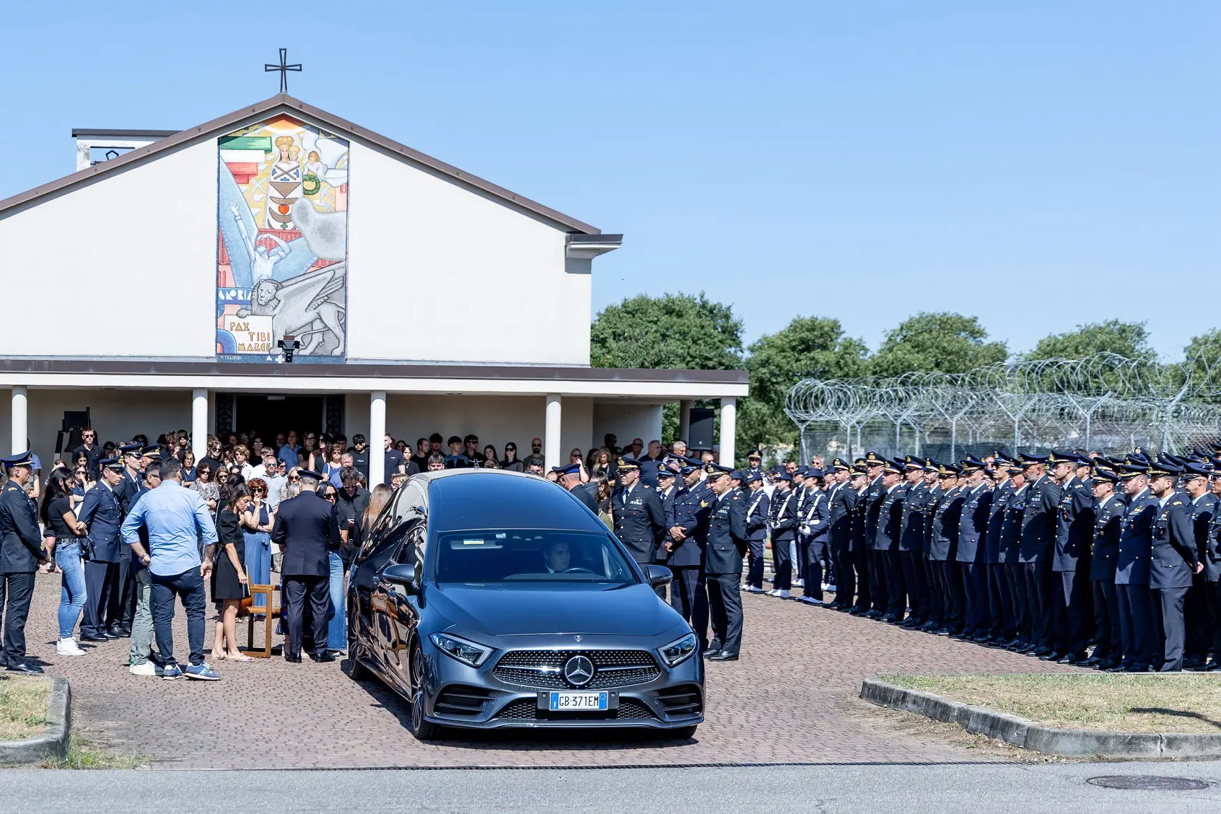 All'aeroporto di Ghedi i funerali di Emiliano di Giacomo