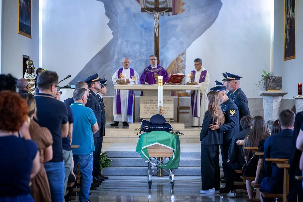 All'aeroporto di Ghedi i funerali di Emiliano di Giacomo