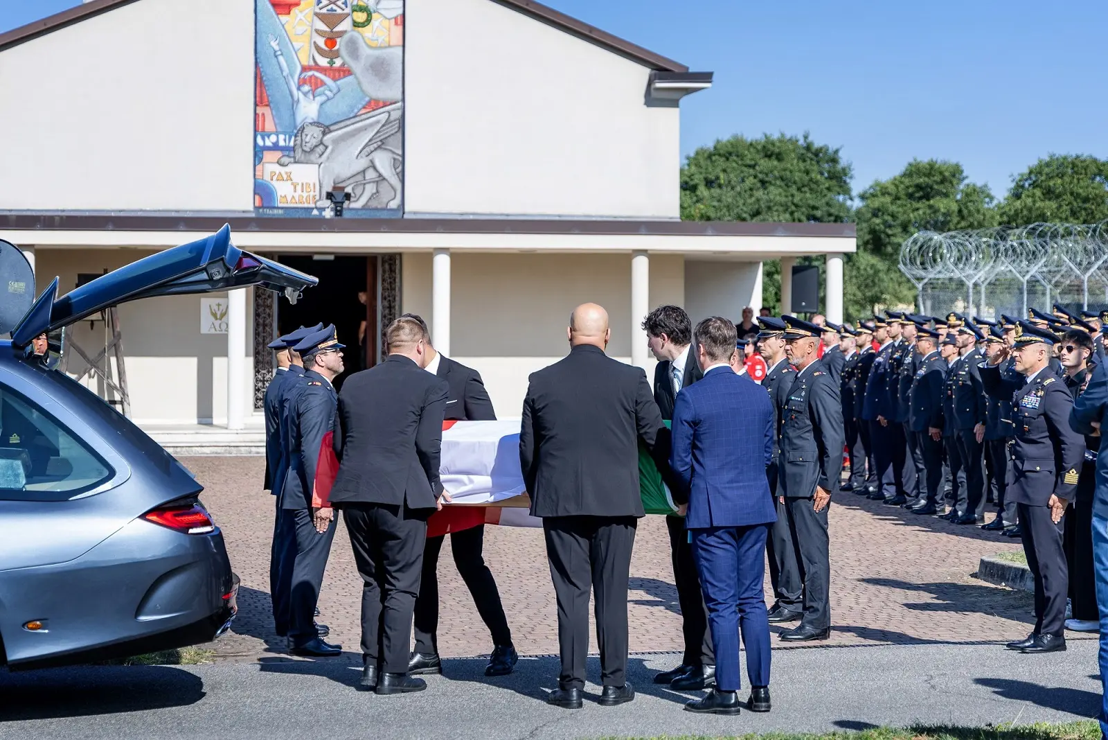All'aeroporto di Ghedi i funerali di Emiliano di Giacomo