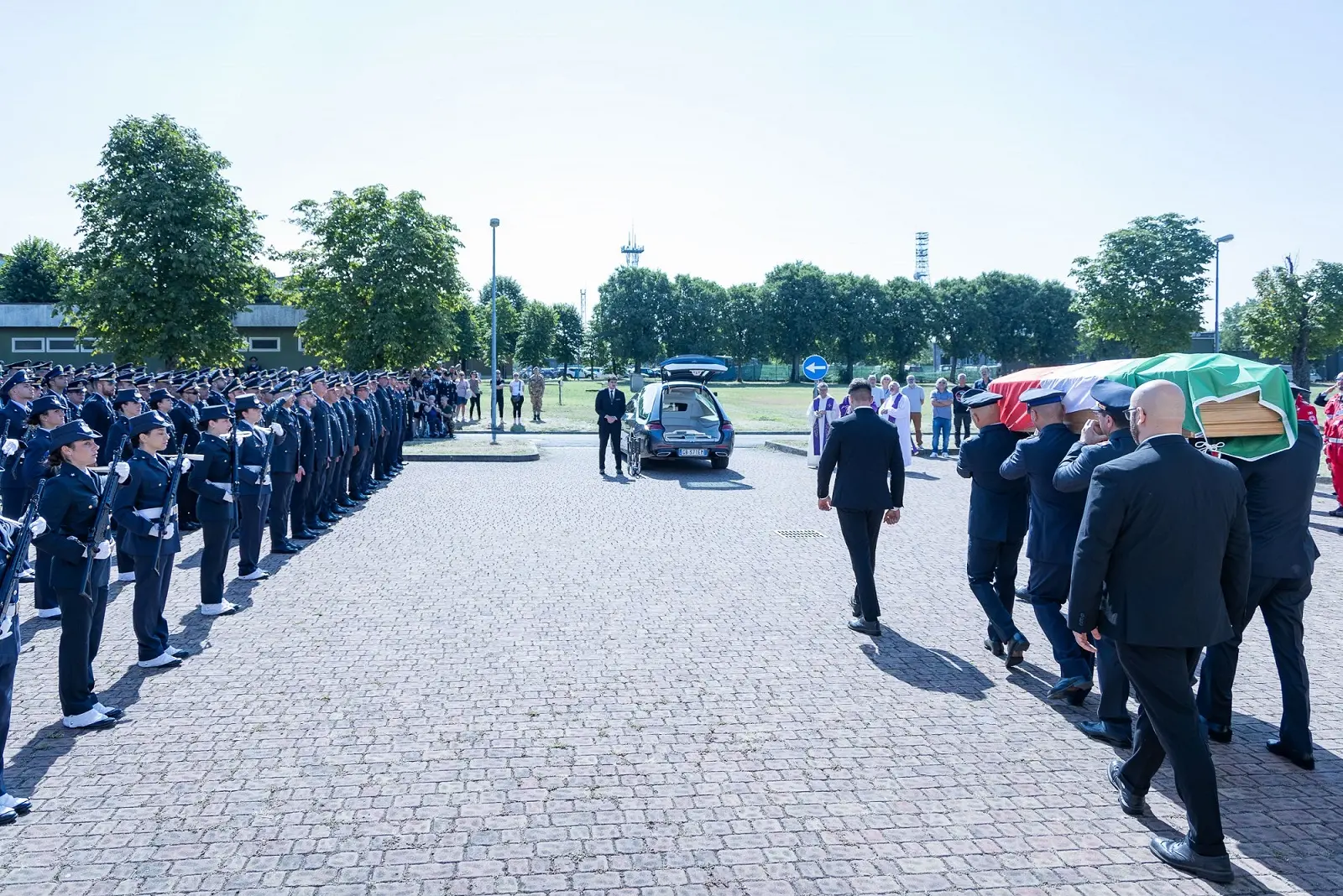 All'aeroporto di Ghedi i funerali di Emiliano di Giacomo