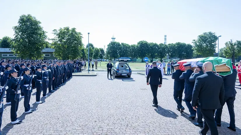 All'aeroporto di Ghedi i funerali di Emiliano di Giacomo
